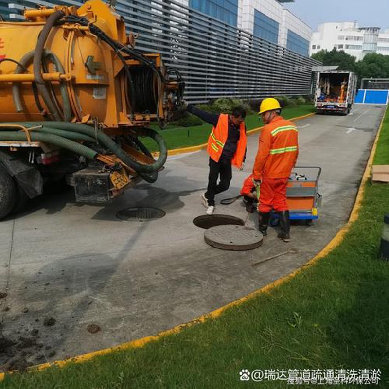 马桶疏通那些事儿：清理不顺心的小烦恼